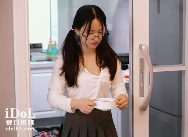 Con gái về quê ăn tết bị bố dượng địt vì càng lớn càng ngon video